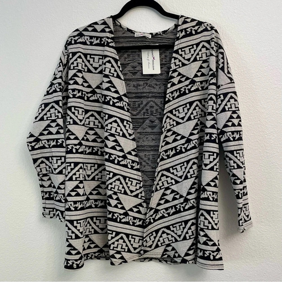 Dainty Hooligan Jackets & Blazers - Dainty Hooligan Women’s Up A Notch Aztec White and Black Cardigan Blazer